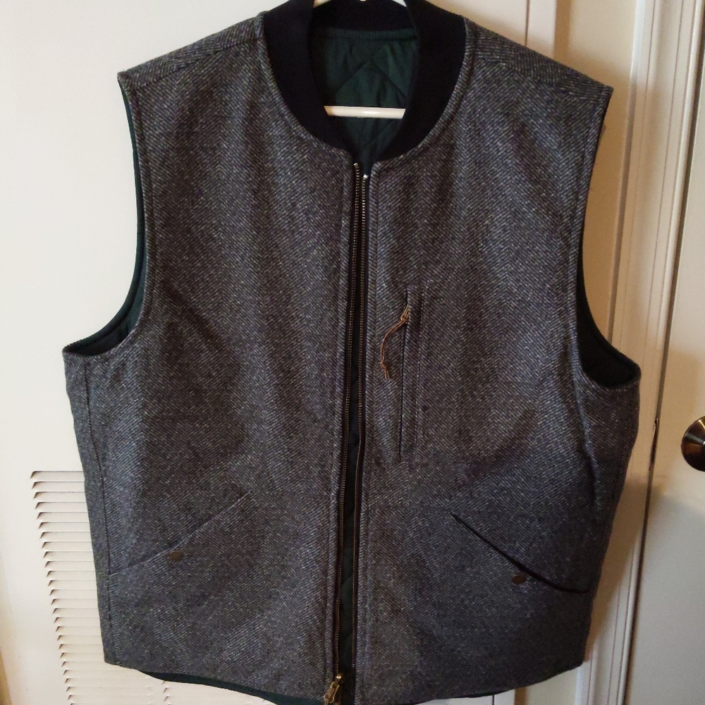 COPY - Bonobos reversible vest. Grey on side hunter green other. Never been wor…